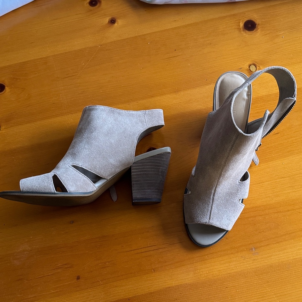 Elegant Tan Women's Heeled Sandals